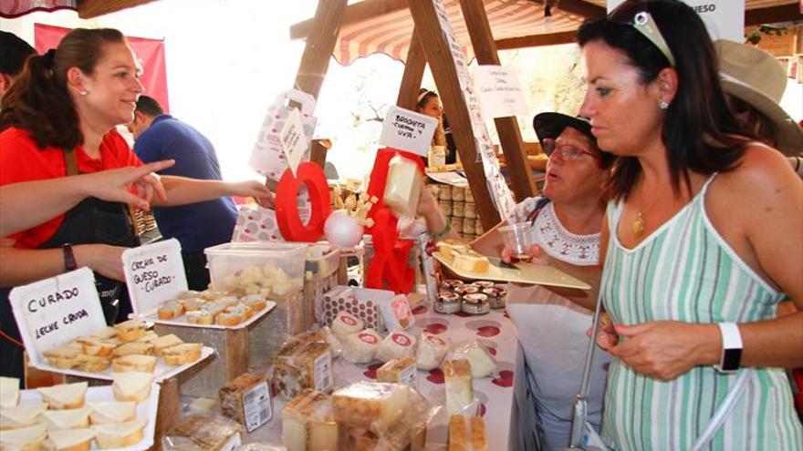 Díaz destaca la feria del queso por su contribución a generar riqueza