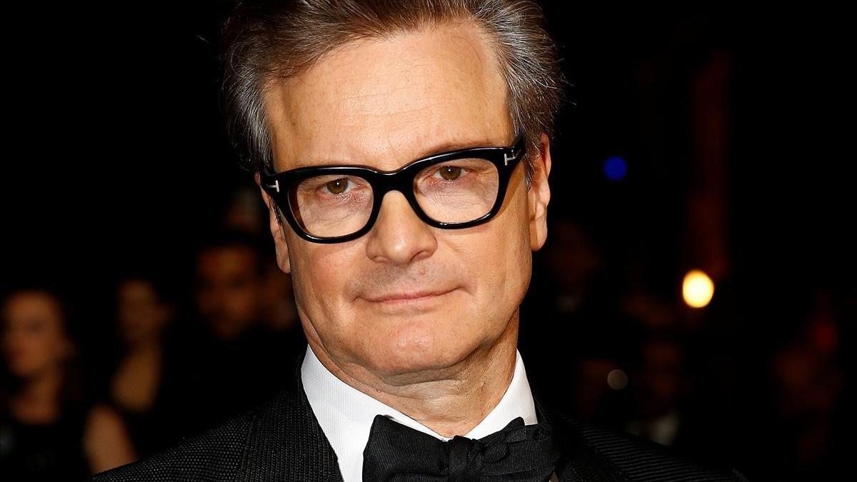 lmmarco40271554 actor colin firth poses at the  green carpet fashion awards 171006174900