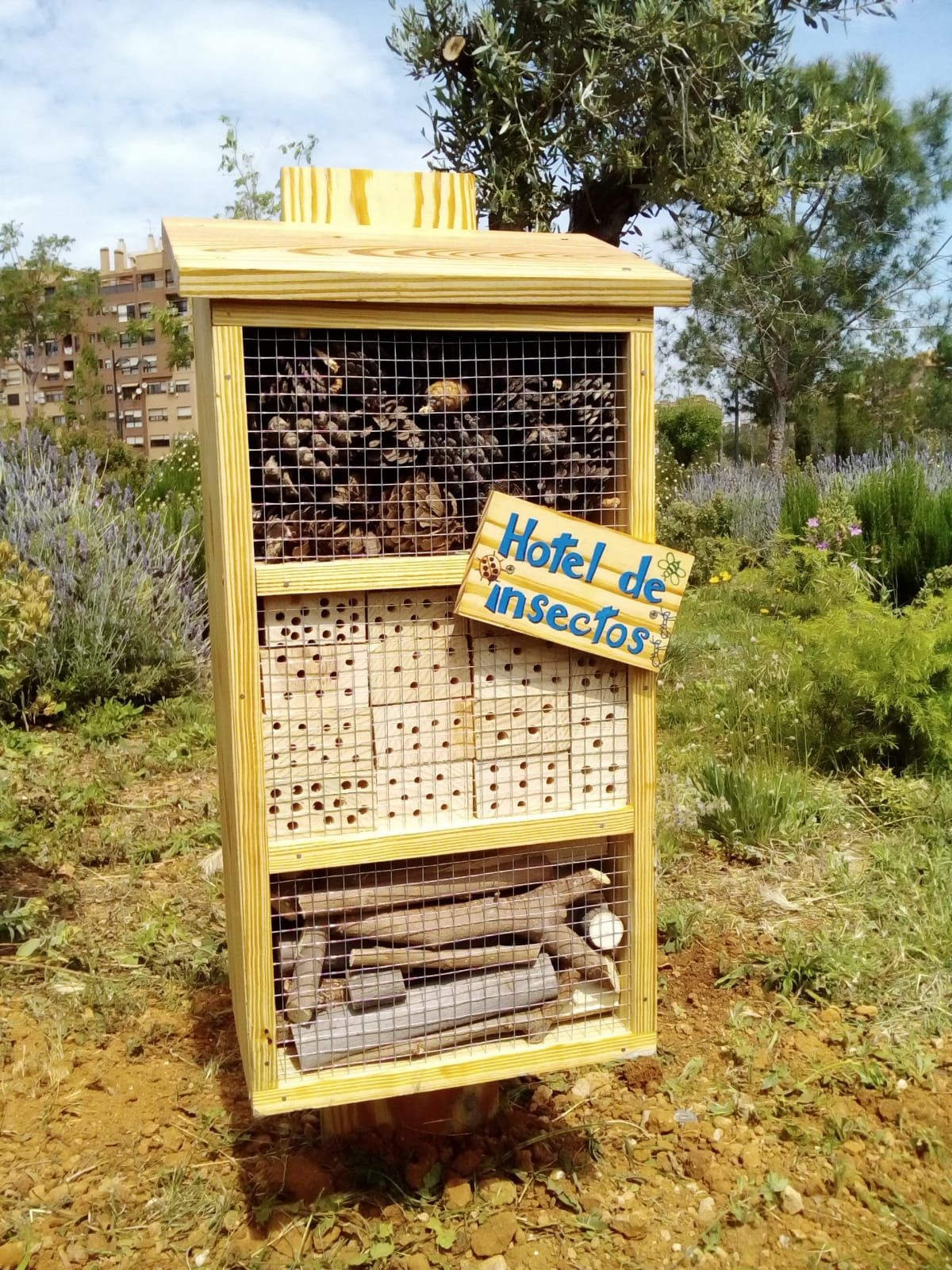 Uno de los refugios para insectos polinizadores