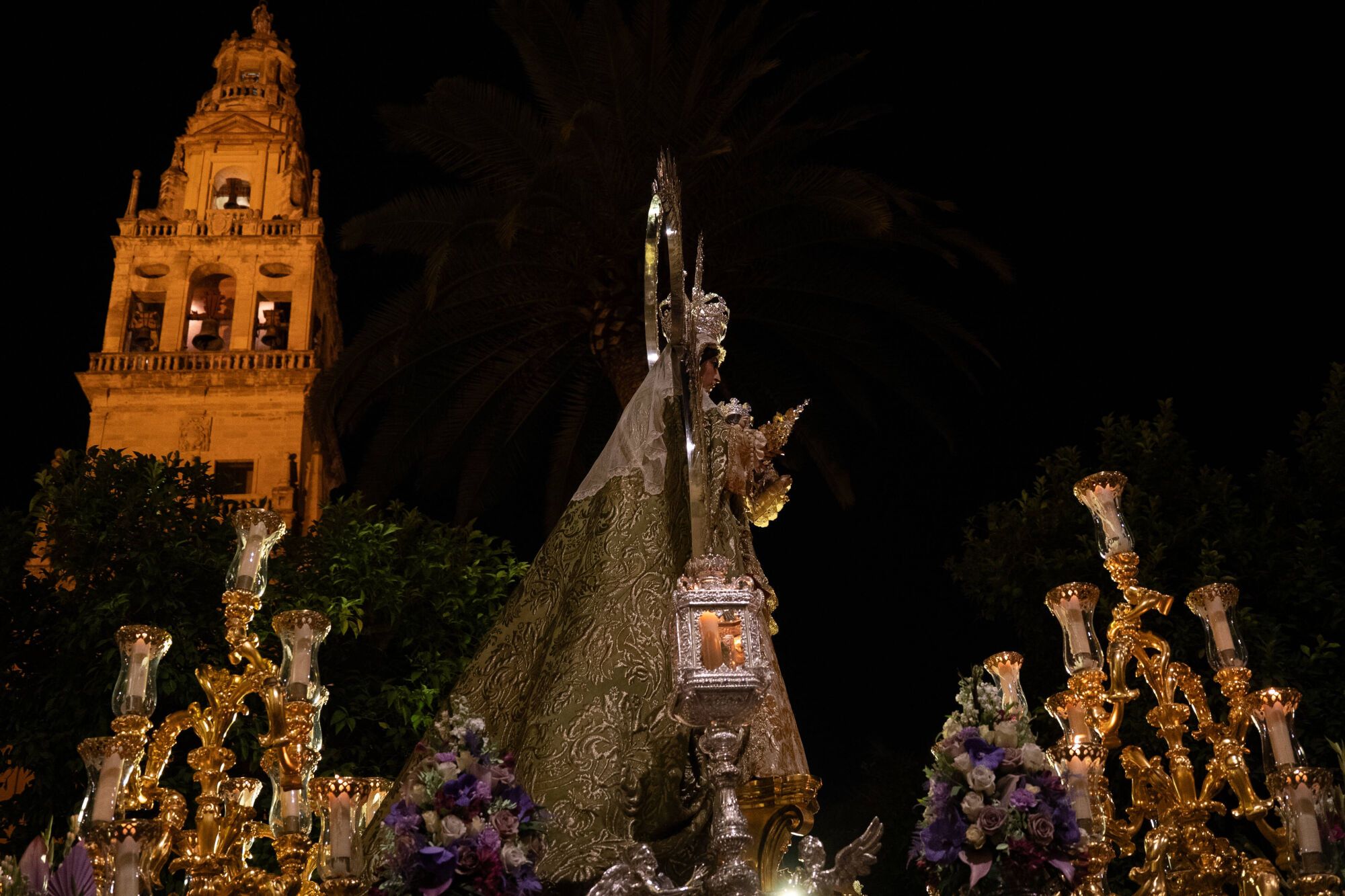 La procesión Reina de los Ángeles de Gloria de Córdoba, en imágenes