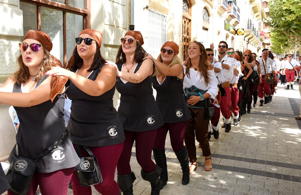 Xixona disfruta del Día de Embajadas en la segunda jornada de Trilogía Festera