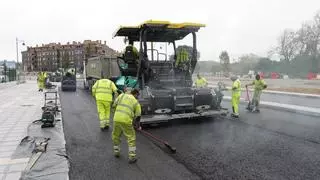 En marcha las obras de asfaltado de la parte pública del bulevar de Lugones