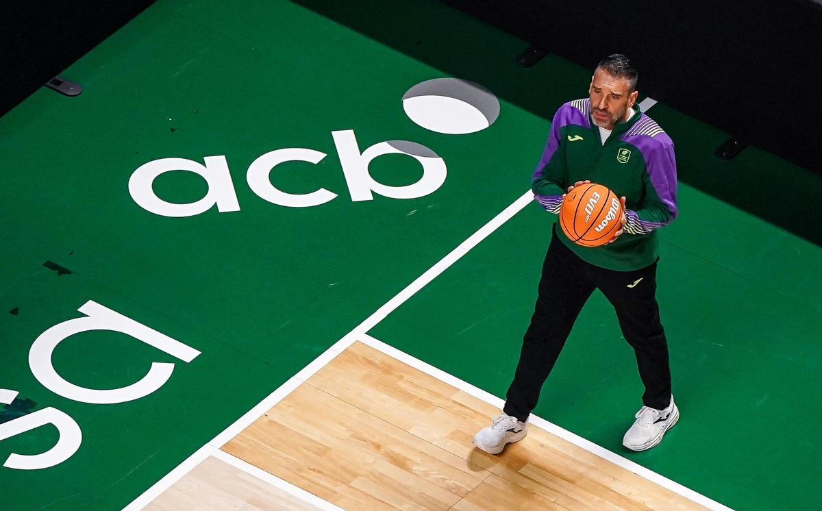 Ibon Navarro, durante el entrenamiento del Unicaja de este viernes en el Palacio Martín Carpena.