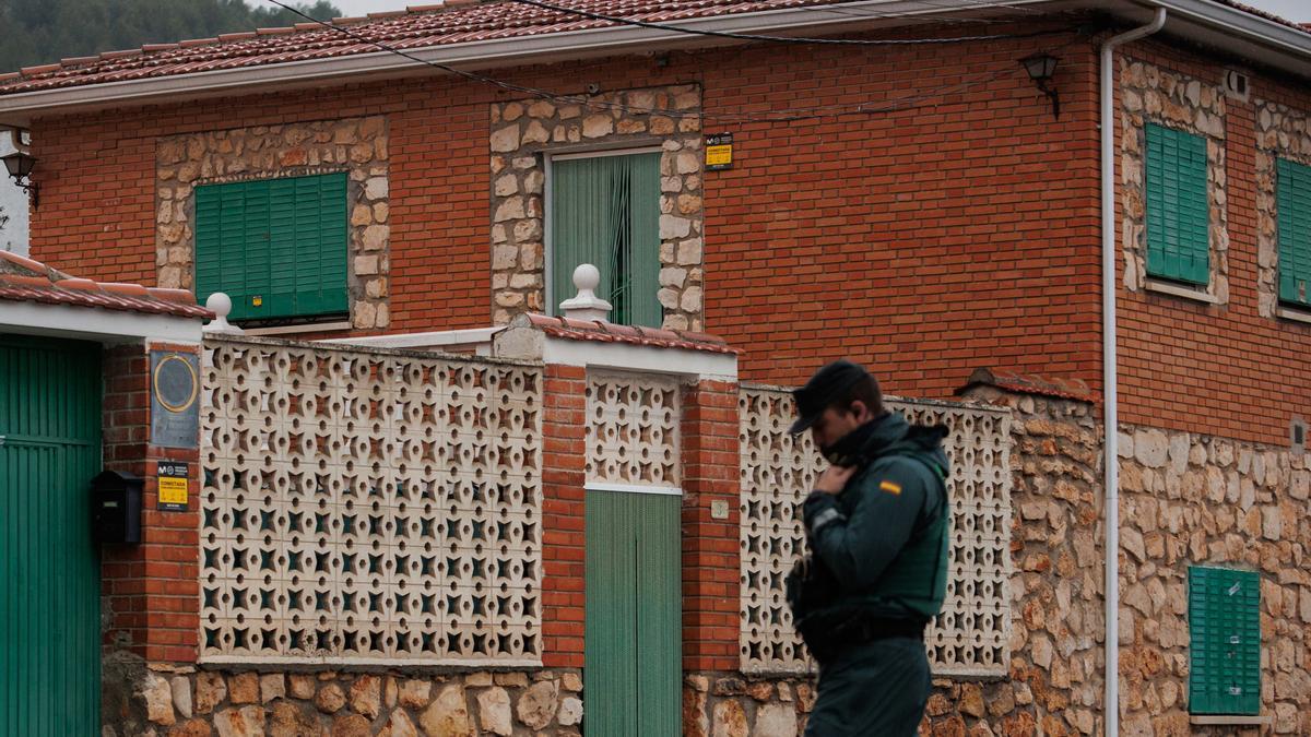 Fachada de la casa donde han hallado a tres hermanos ancianos asesinados y quemados, a 19 de enero de 2024, en Morata de Tajuña (Madrid)