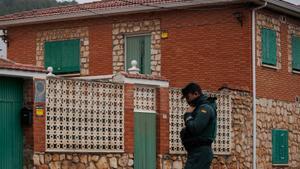 Fachada de la casa donde han hallado a tres hermanos ancianos asesinados y quemados, a 19 de enero de 2024, en Morata de Tajuña, Madrid (España).