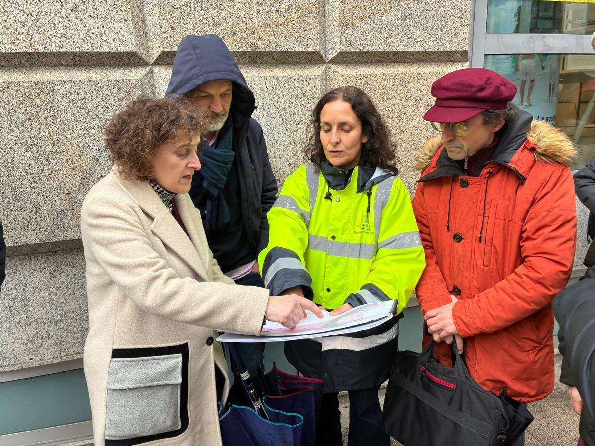 Sanmartín e Domínguez reciben explicacións sobre o desenvolvemento da obra