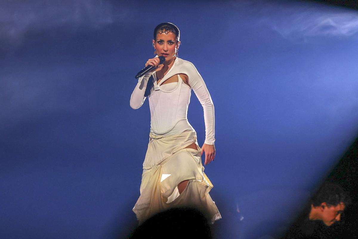 Actuación de Rosalinda Galán en la segunda semifinal del Benidorm Fest.