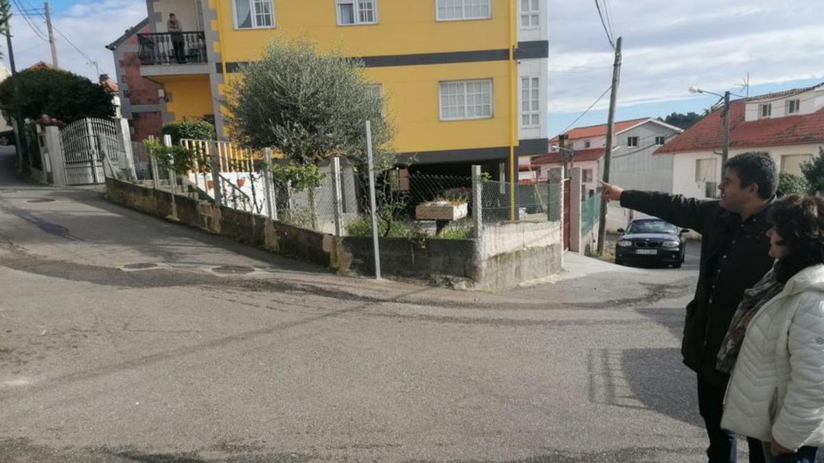 Gregorio Agís y Chelo Besada, visitando la zona.   | // FDV