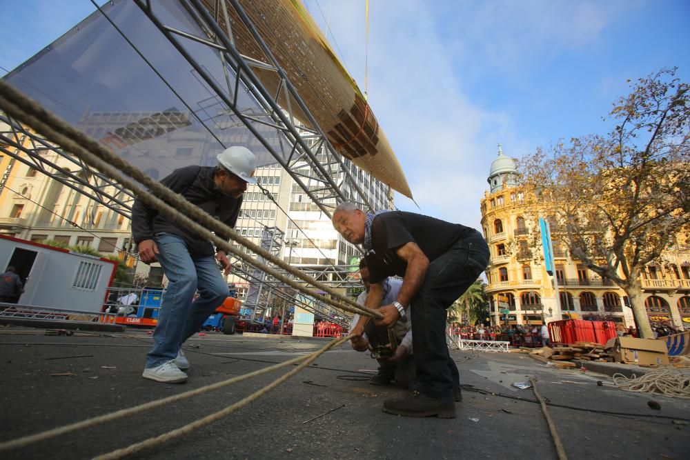 'Plantà' al tombe de la falla municipal