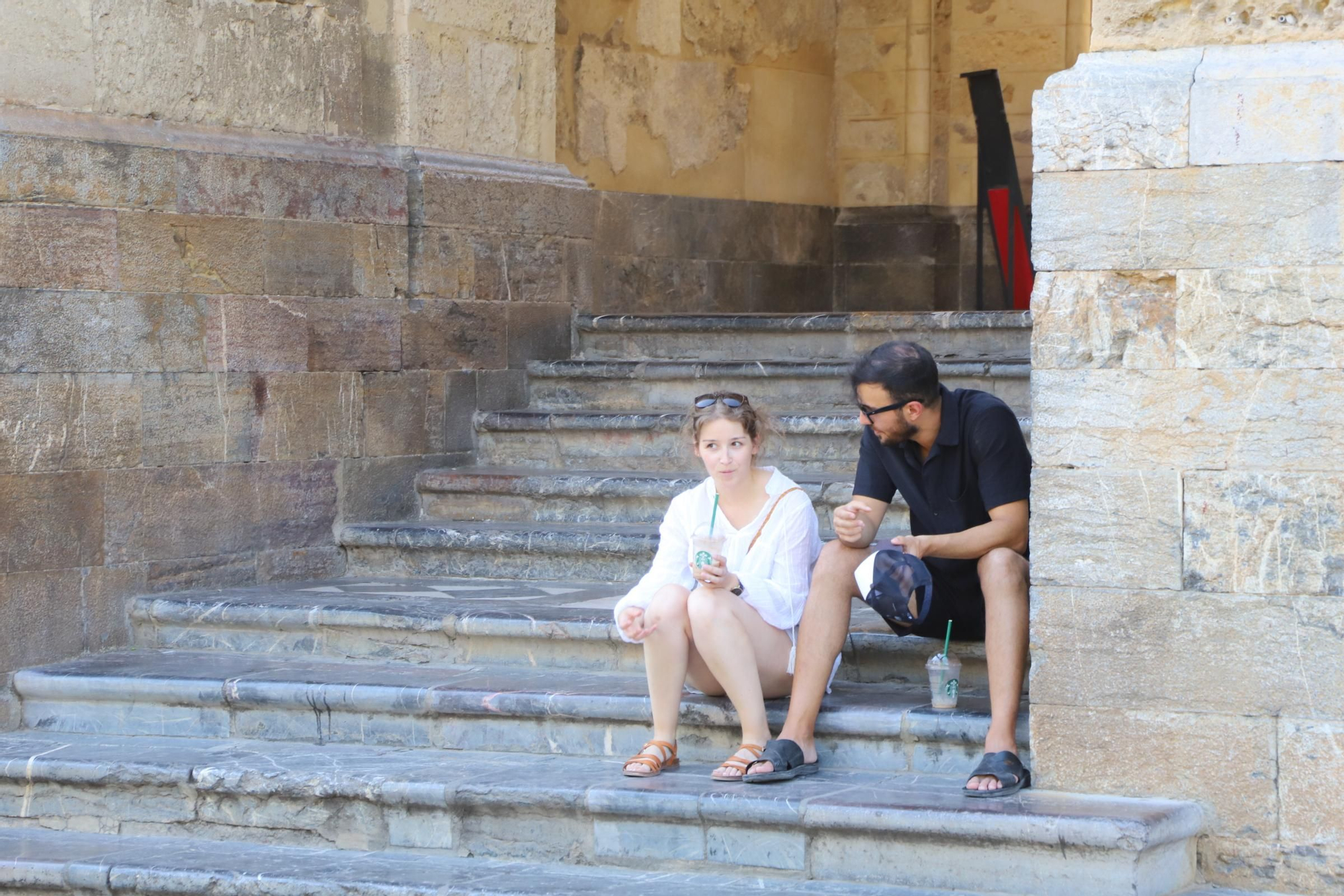 Los turistas disfrutan de Córdoba pese al calor