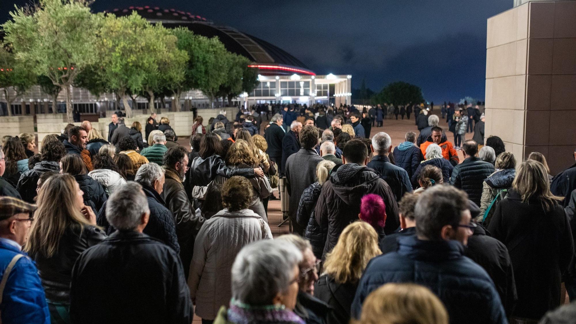 Fans de Serrat, a su llegada al Palau Sant Jordi