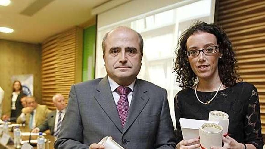 José Luis Cuevas, funcionario de la UTE, y Raquel Ibáñez, del Instituto Catalán de Oncología, que recibieron los premios Virgilio Palacio.