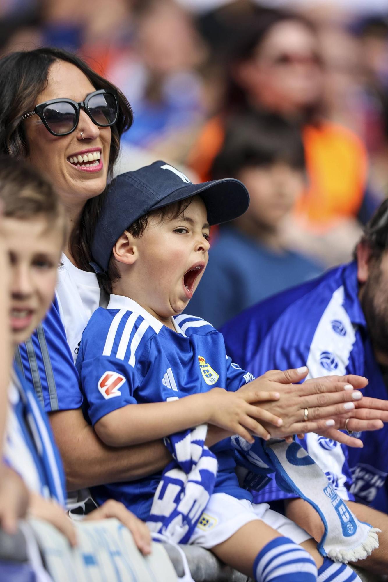 EN IMÁGENES: Ambientazo en la valiosa victoria del Oviedo contra el Zaragoza