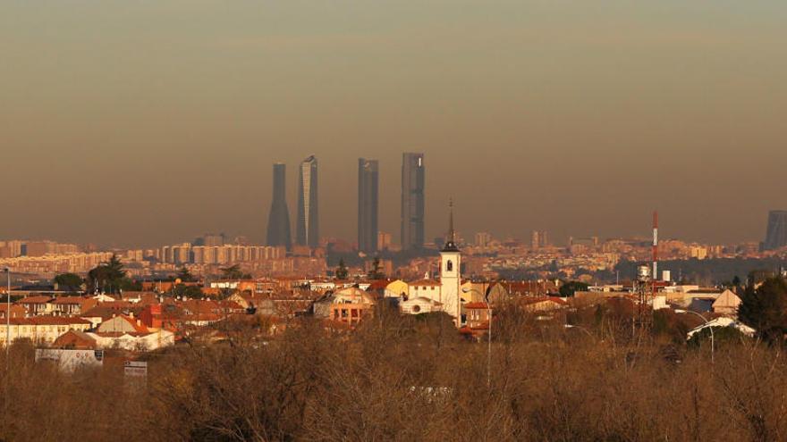 Madrid, bajo la capa de contaminación.