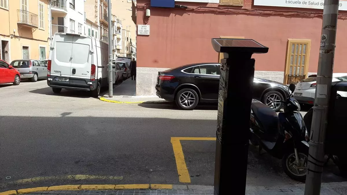 Instaladas nuevas máquinas de la ORA en el barrio de la plaza de Toros de Palma