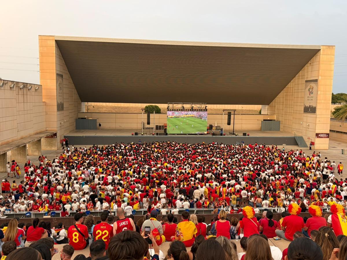 Aspecto que presentaba el auditorio municial en el recinto ferial del Cortijo de Torres.