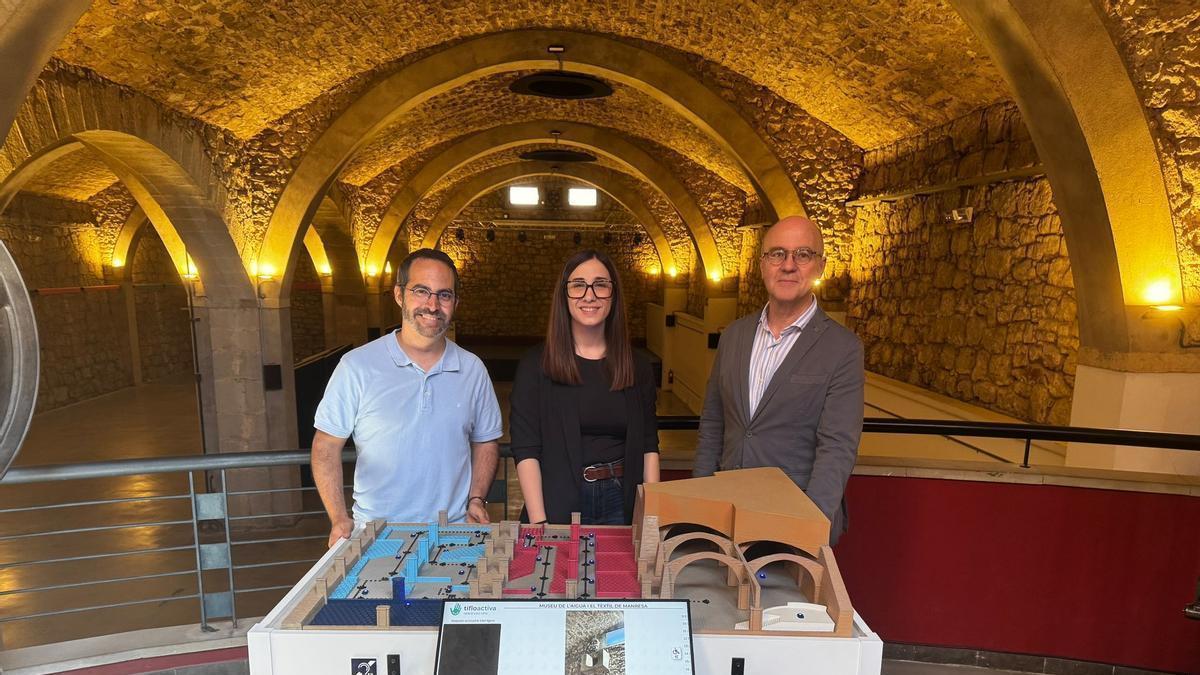 El director del Museu de l’Aigua i el Tèxtil, l’Eudald Serra Giménez; la regidora de Comerç, Cultura i Llengua, Tània Infante Martínez, i el vicepresident de la Fundació Aigües de Manresa