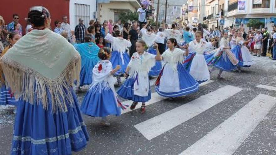 Orpesa sale a la calle para disfrutar del Pregó