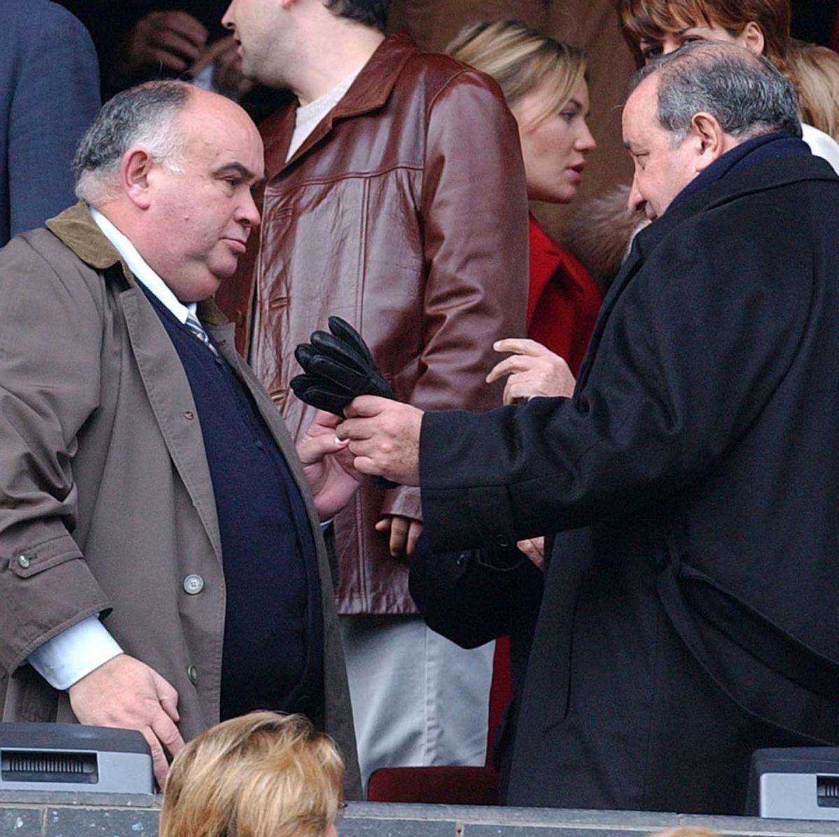 Eugenio Prieto y Jesús Gil, en el palco del Carlos Tartiere en un duelo en 2001. | LNE