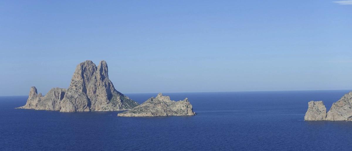 Vista de es Vedrà y es Vedranell. / X.P.