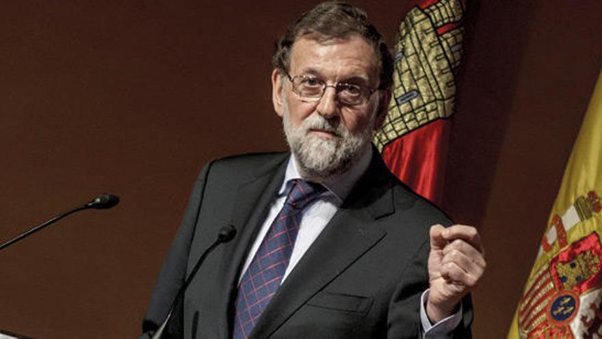 Rajoy aboga por &quot;no ocuparse de chismes&quot;