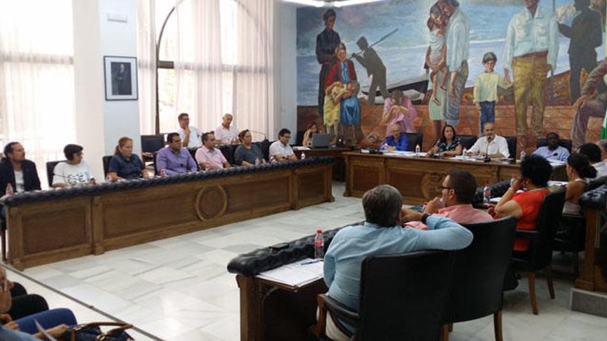 Imagen de una sesión plenaria en el Ayuntamiento de Rincón de la Victoria.