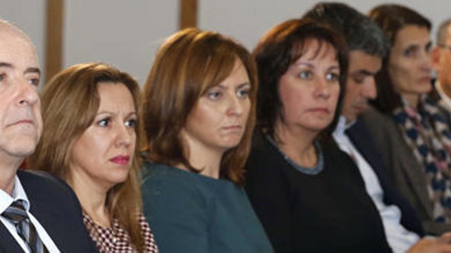 Consejeros de CC del Gobierno de Canarias, y Barragán al fondo, en la rueda de prensa en la que Clavijo anunció la ruptura del pacto de gobierno con el PSOE