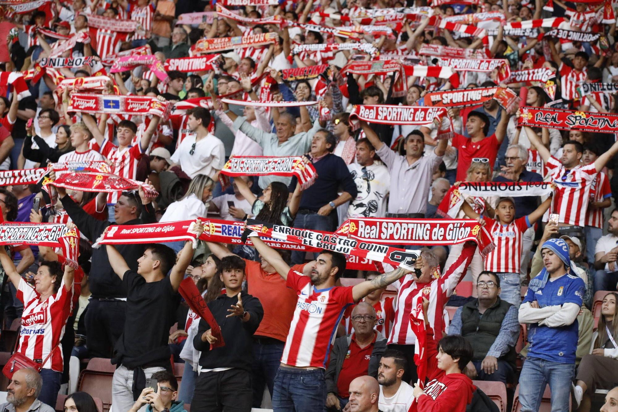 Derbi asturiano: las imágenes del partido entre el Sporting y el Oviedo en El Molinón