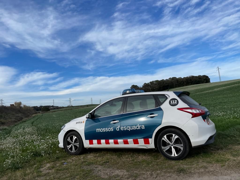 S'accidenta un cotxe amb tres lladres a Aiguaviva