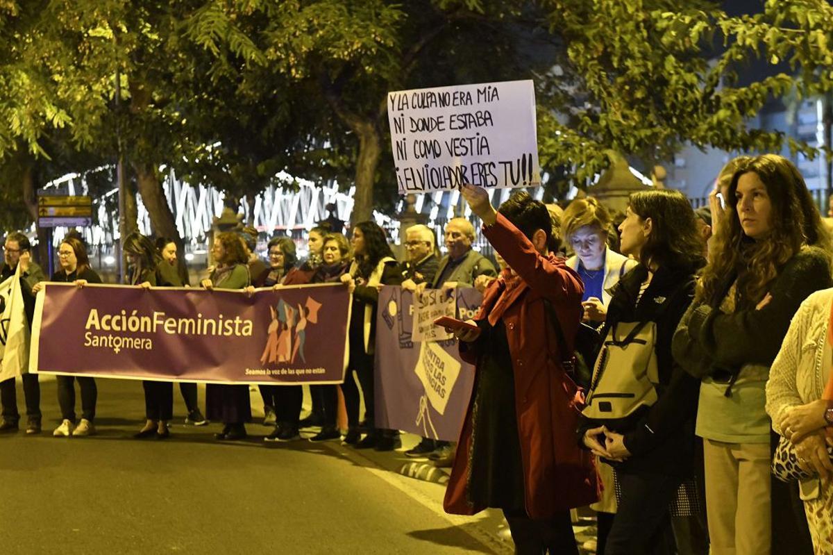 Protesta  contra la violencia machista el 25N en Murcia