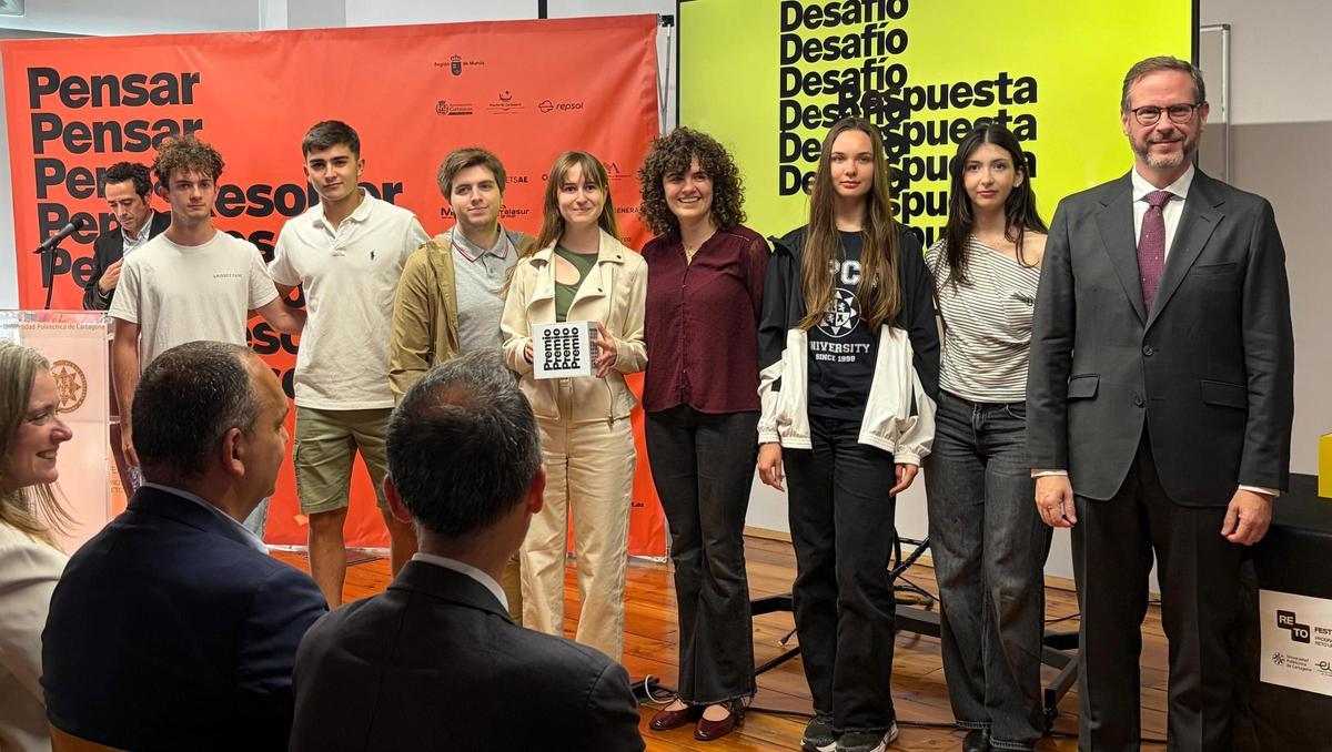 Estudiantes premiados en la primera edición del programa RetosUPCT