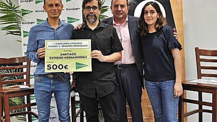 Entrega del premio, ayer, del certamen literario «Manuel Segarra».