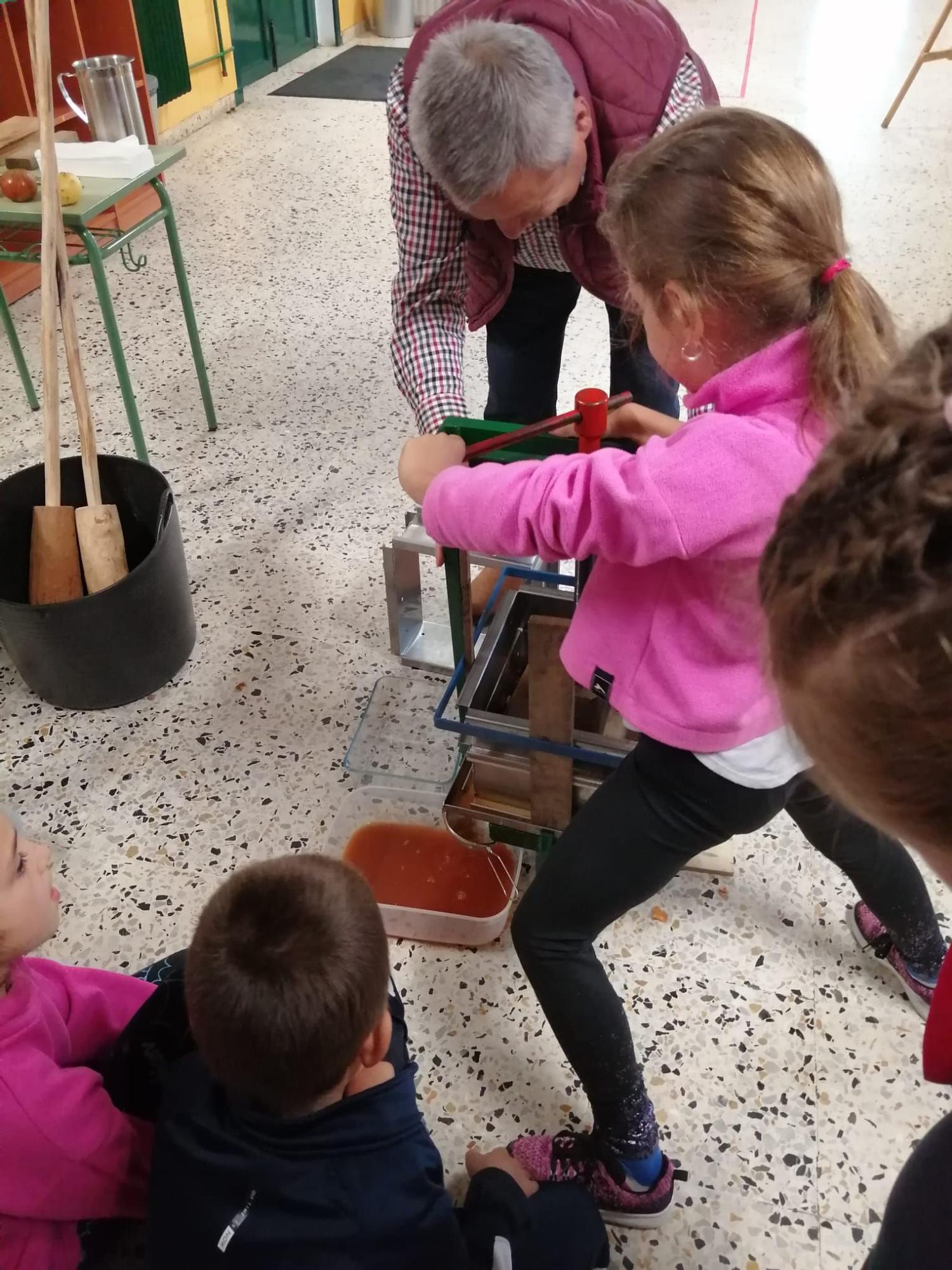 Los alumnos del colegio San Bartolomé de Nava celebran una semana llena de tradiciones