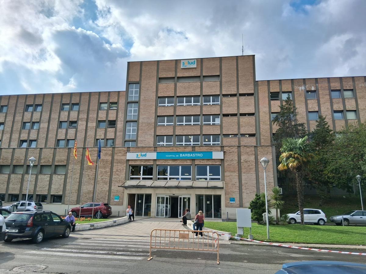 Entrada del hospital de Barbastro, en una imagen de archivo.
