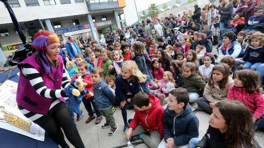 Centenares de familias acudieron a la primera edición. // M.G. Brea