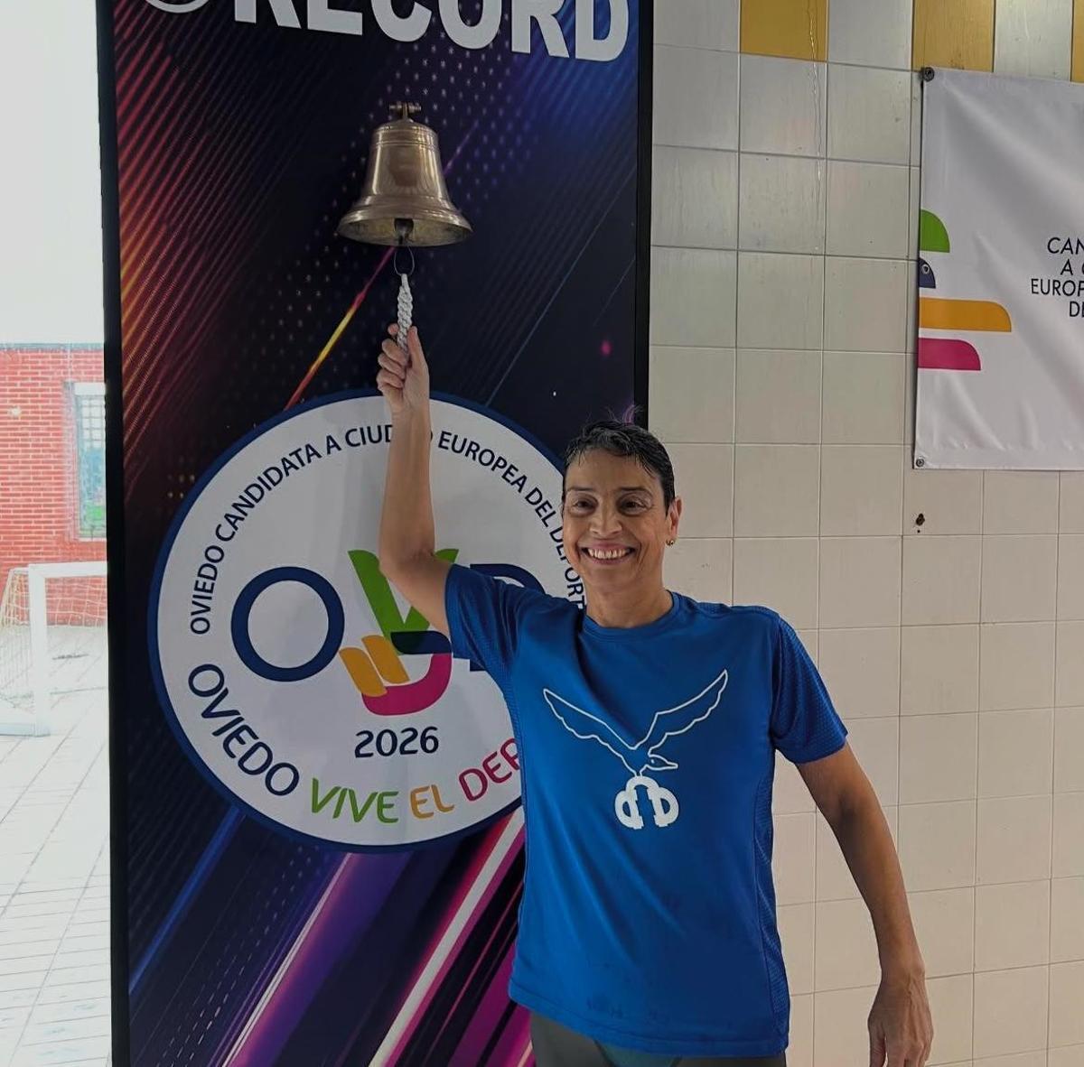 Ramona Guillén toca la campana tras batir un récord de España en Oviedo