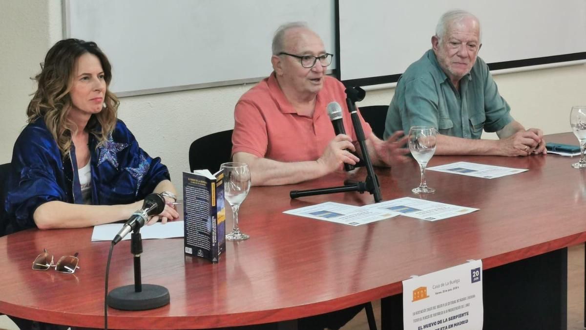 Por la izquierda, Isabel Rivera, Eduardo Sánchez Gatell y Francisco Ortega.