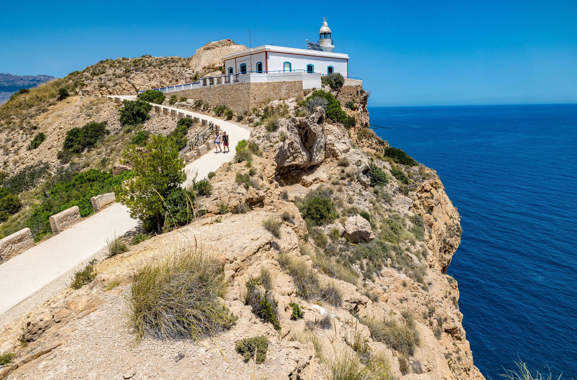 Por las rutas de senderismo de la Serra Gelada de Benidorm se puede llegar al Faro de l&#039;Albir.