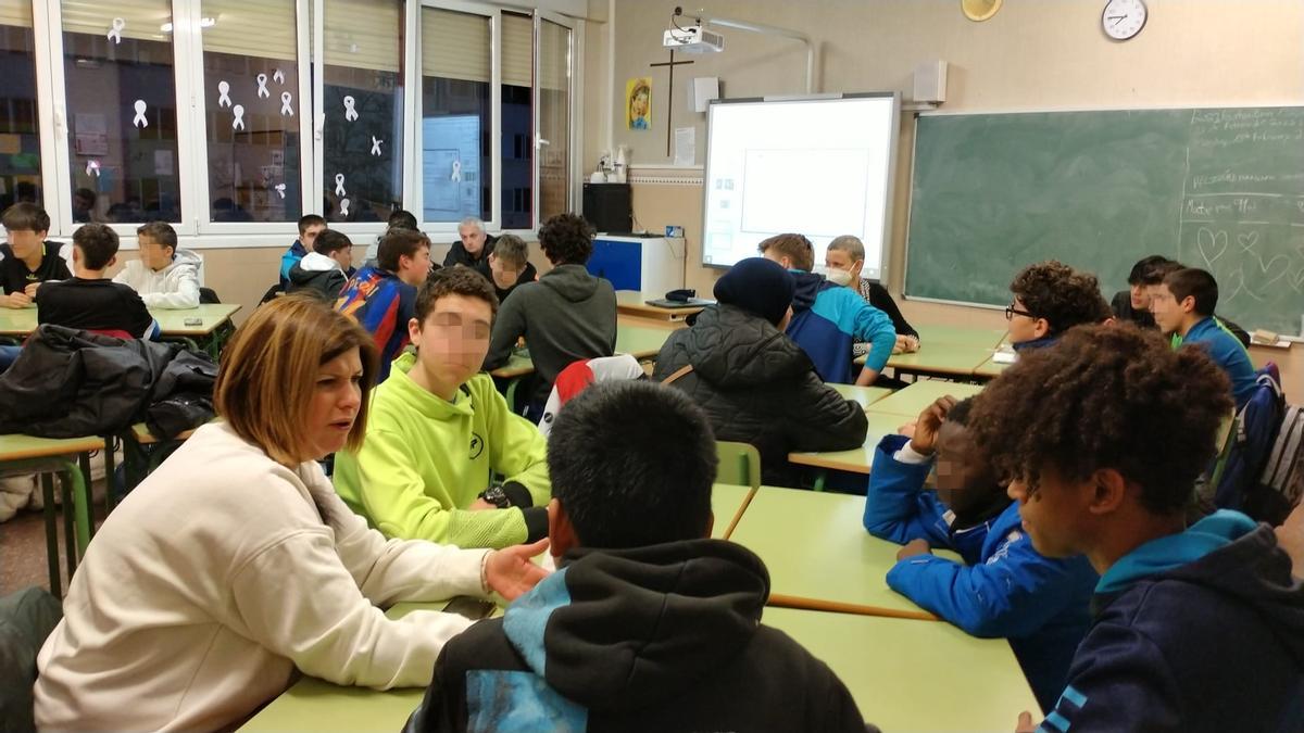 Imagen de un taller sobre deportividad a jugadores de un equipo de Álava.