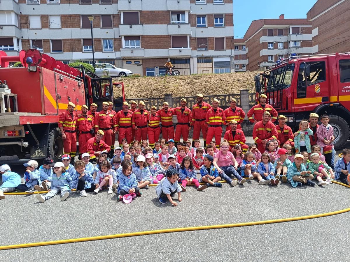 Foto de familia de los participantes.