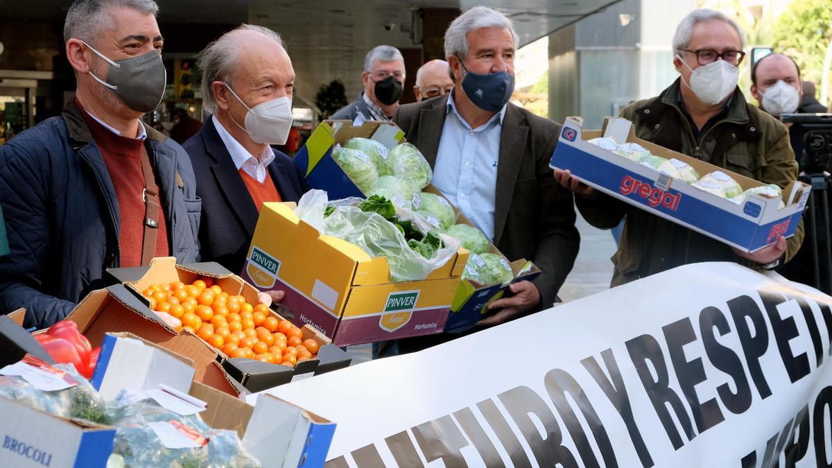 Donación de productos a las ONGs, el pasado lunes en Murcia