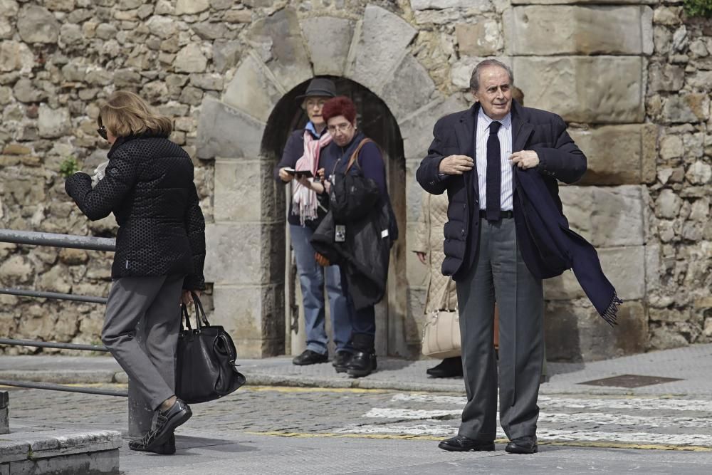 Funeral por Ichu Salazar-Simpson Bosh en la iglesia de San Pedro de Gijón