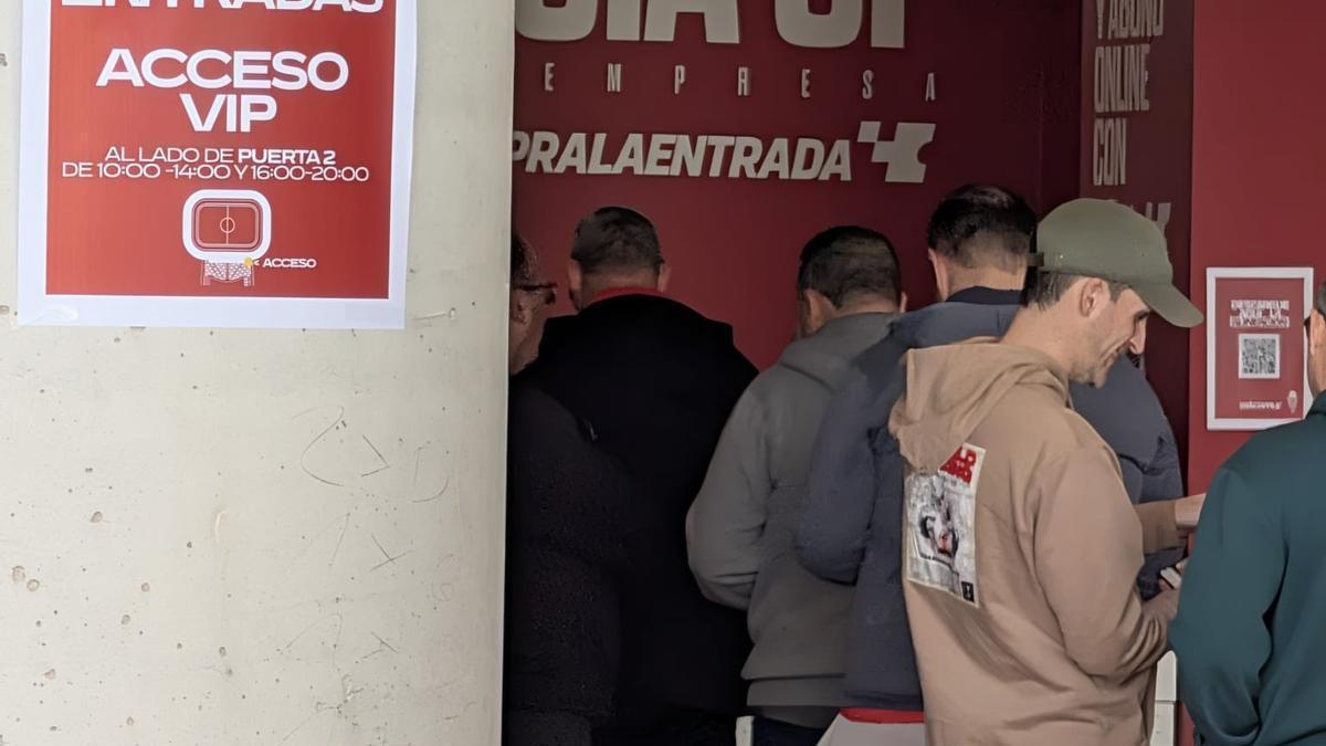 Taquillas en el estadio abiertas para la venta de entradas del Real Murcia-Real Betis