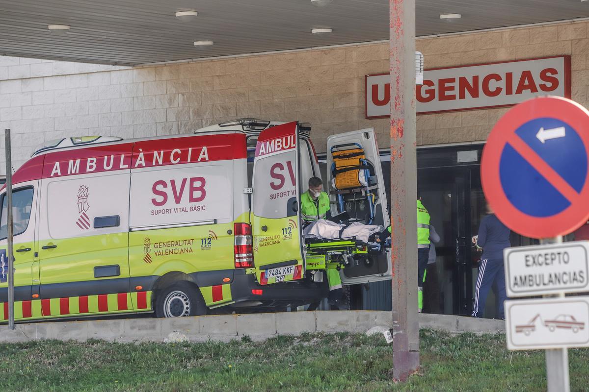 Puerta de Urgencias del Hospital Vega Baja, en una imagen de archivo
