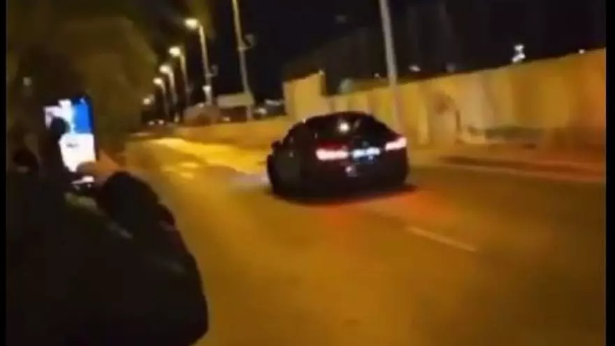 Este el final de una carrera a toda velocidad de un coche en la avenida de Monge y Bielsa de Torrevieja