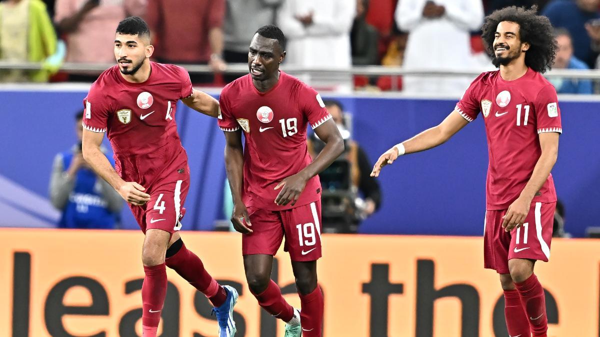 Los jugadores de Catar celebrando uno de los goles ante Irán