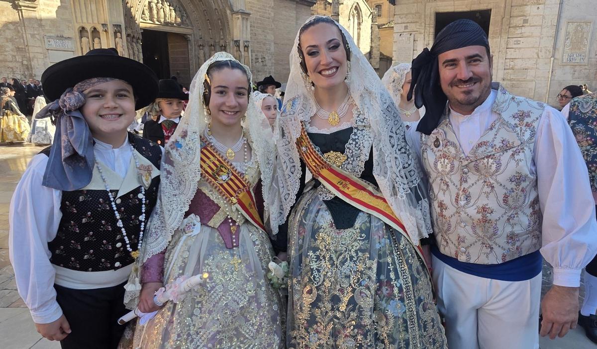 Comisiones de falla en la Procesión de la Virgen (3/7)