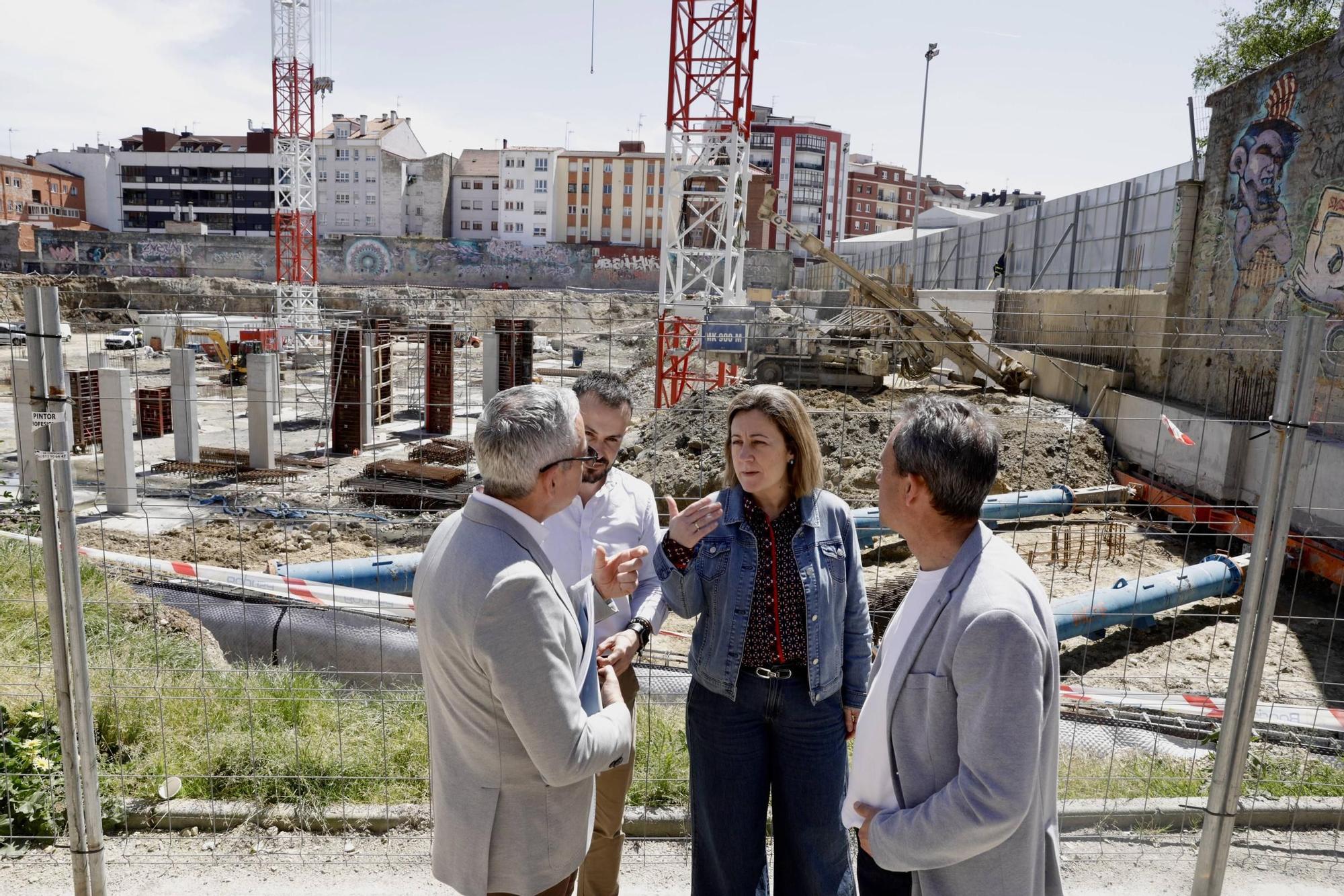 El desalojo del IES Jovellanos en Gijón, en imágenes
