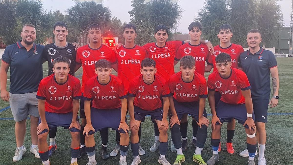 Un once titular del juvenil vallero con sus técnicos