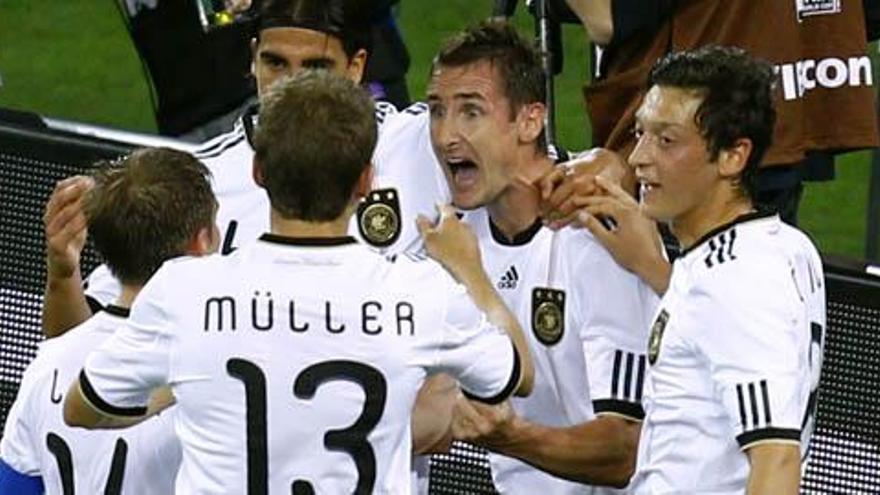 Los jugadores alemanes celebran un de los goles ante Australia.